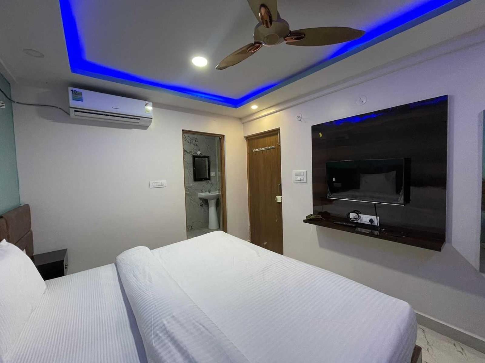 Oyo Hotel Pvg Comfort Chik Bānavar Extérieur photo