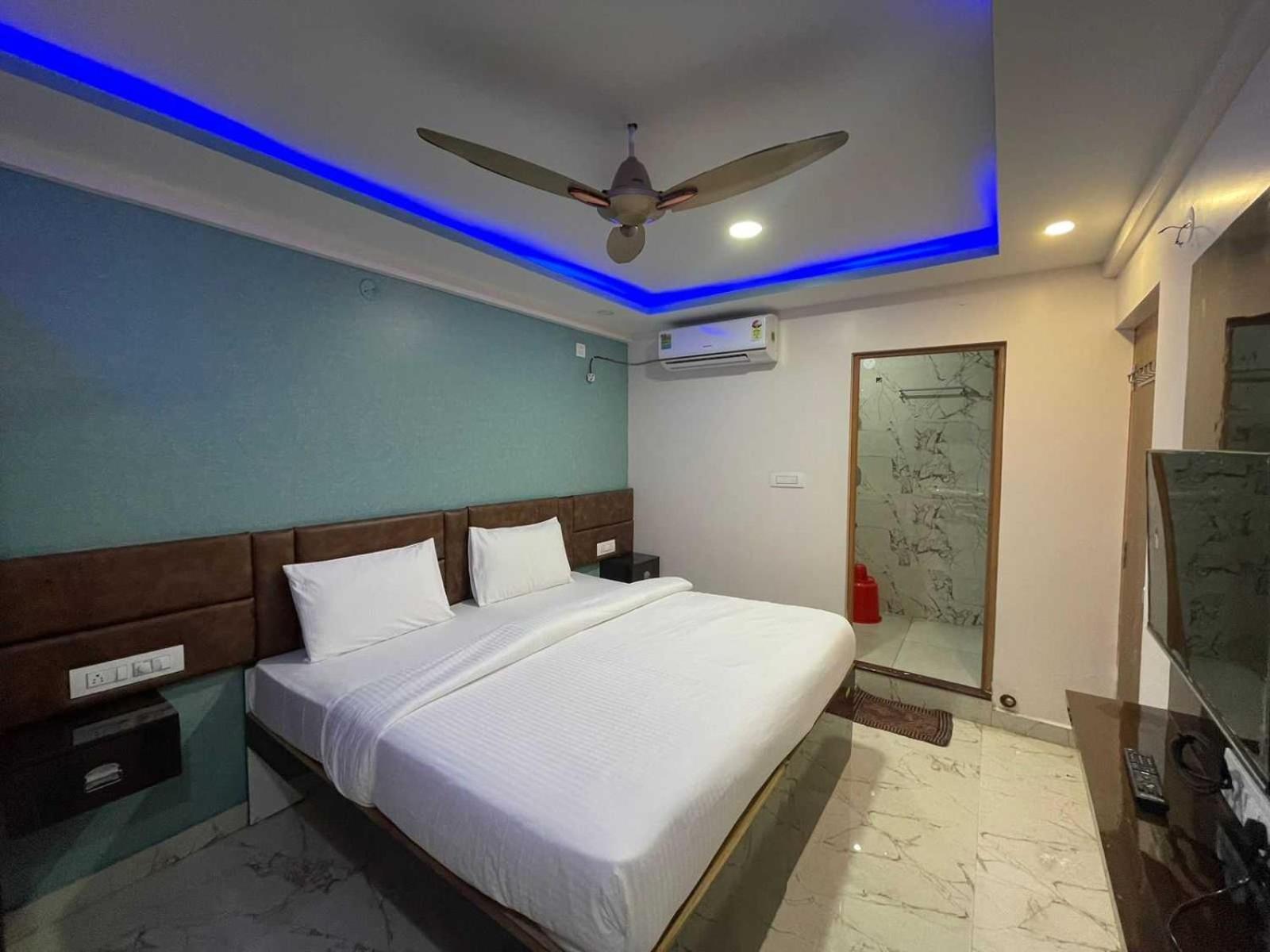Oyo Hotel Pvg Comfort Chik Bānavar Extérieur photo
