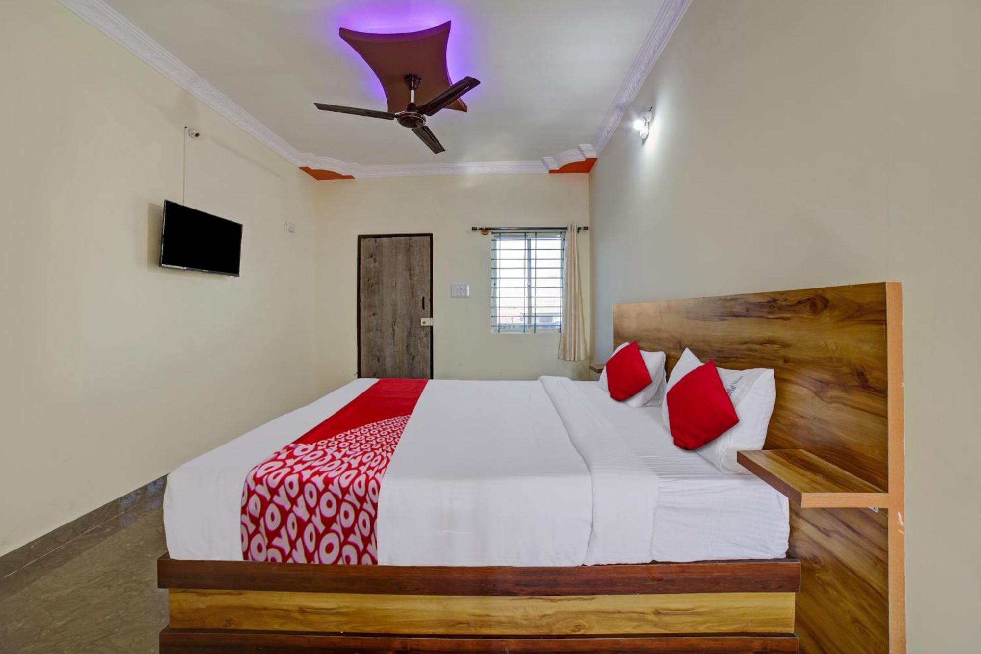 Oyo Hotel Pvg Comfort Chik Bānavar Extérieur photo