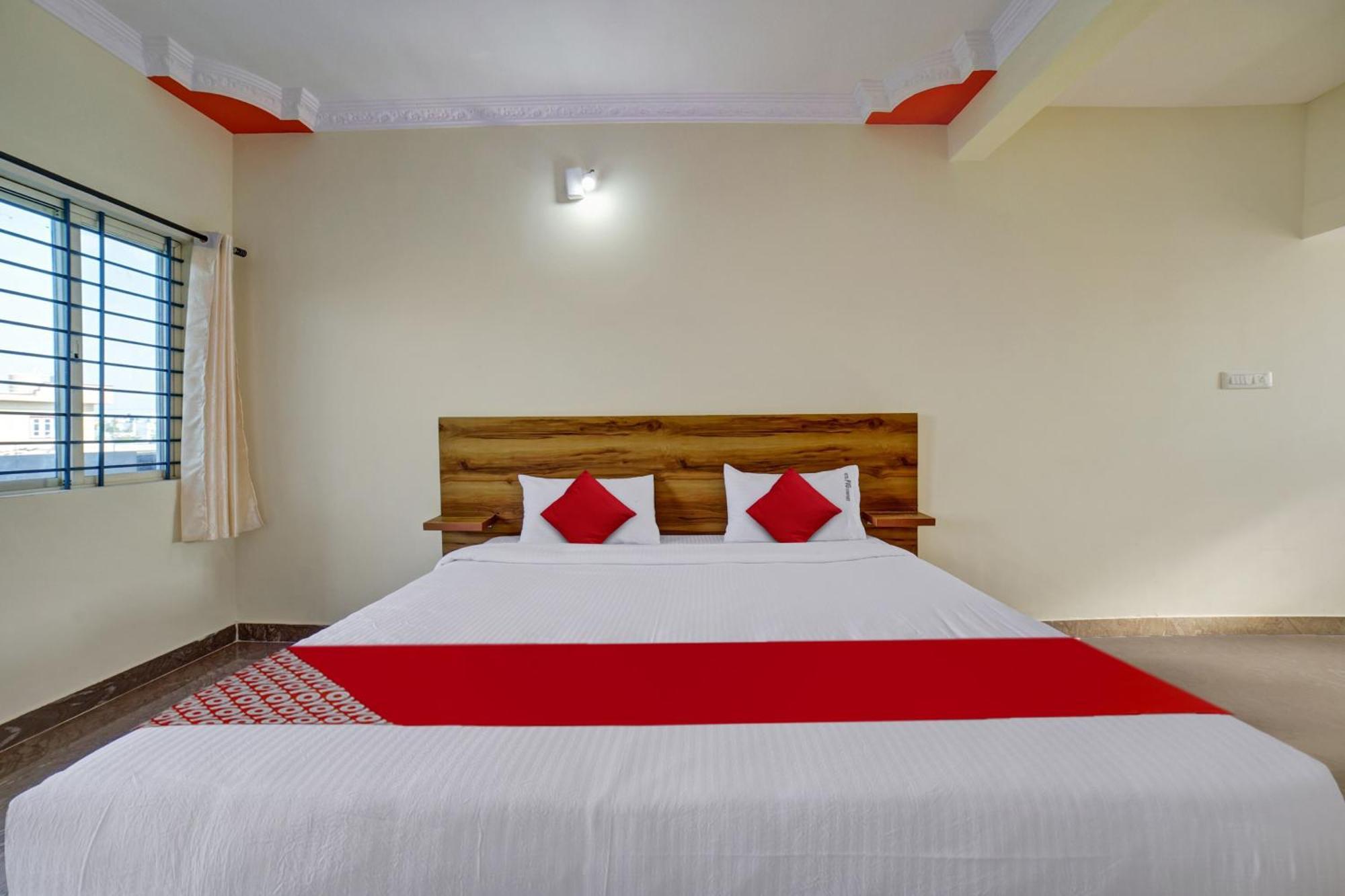 Oyo Hotel Pvg Comfort Chik Bānavar Extérieur photo