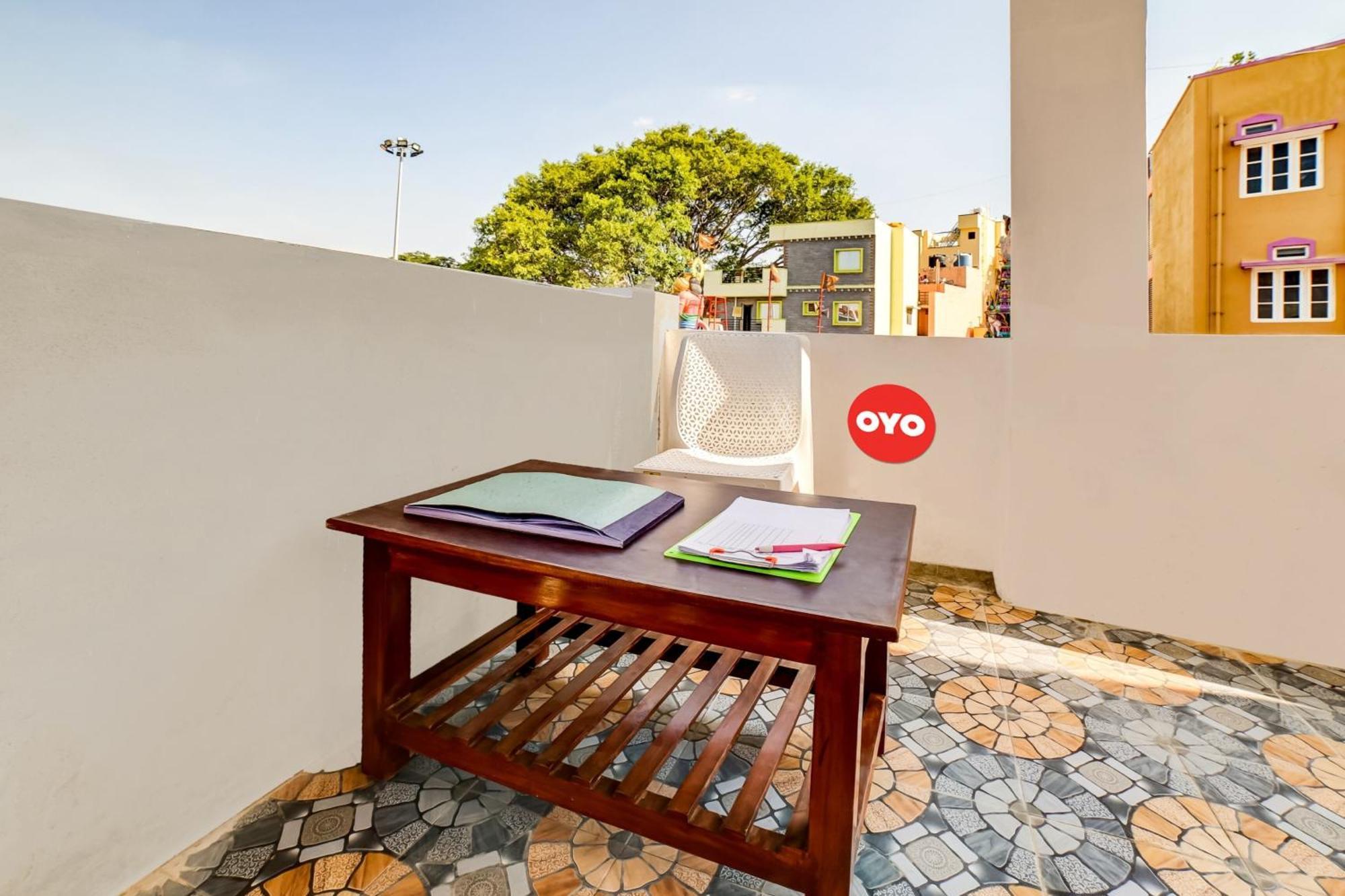 Oyo Hotel Pvg Comfort Chik Bānavar Extérieur photo